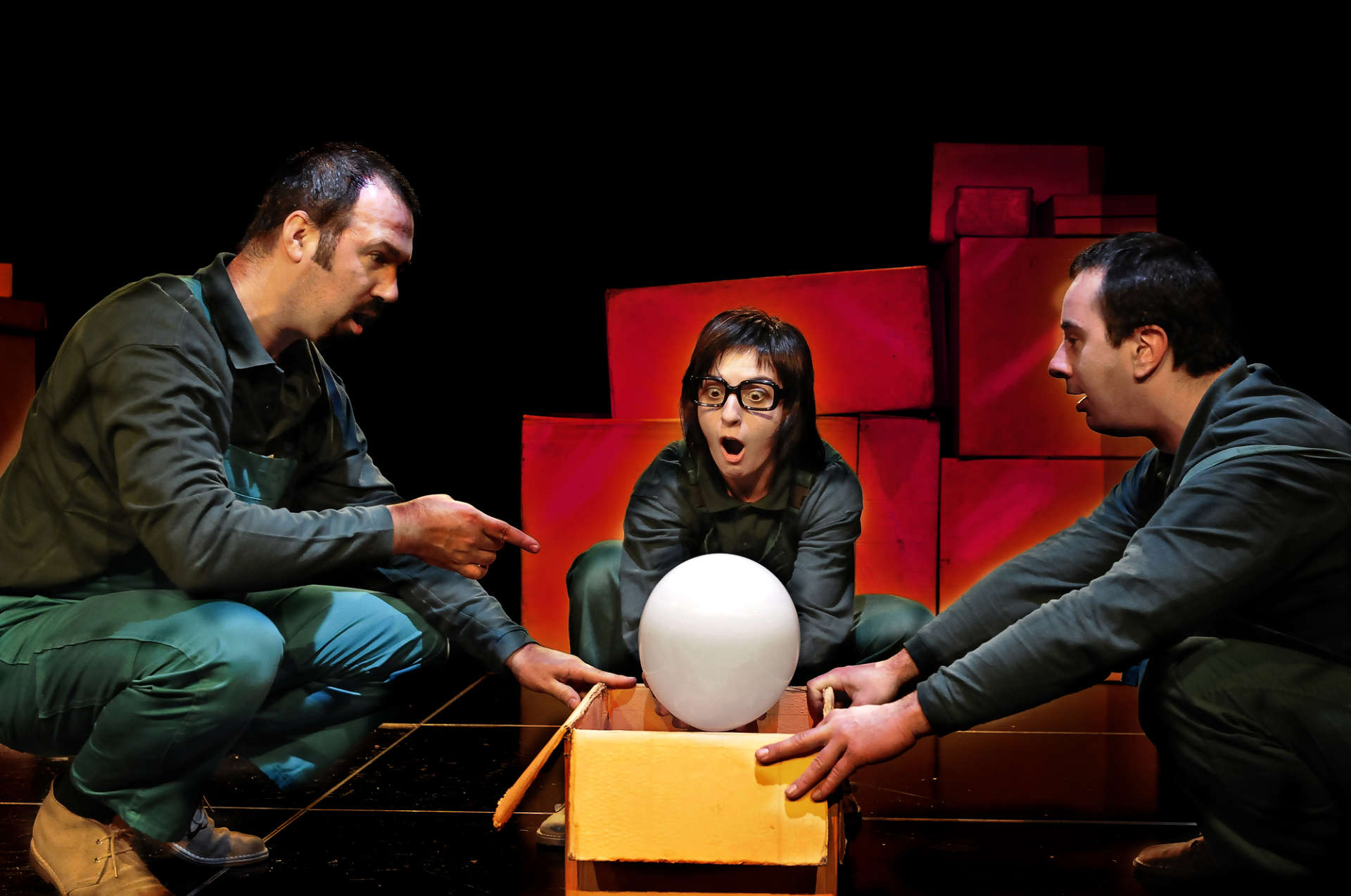 Distribución de espectáculos La vuelta al mundo en 80 cajas